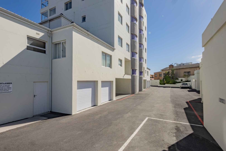 To Let 2 Bedroom Property for Rent in Bloubergrant Western Cape